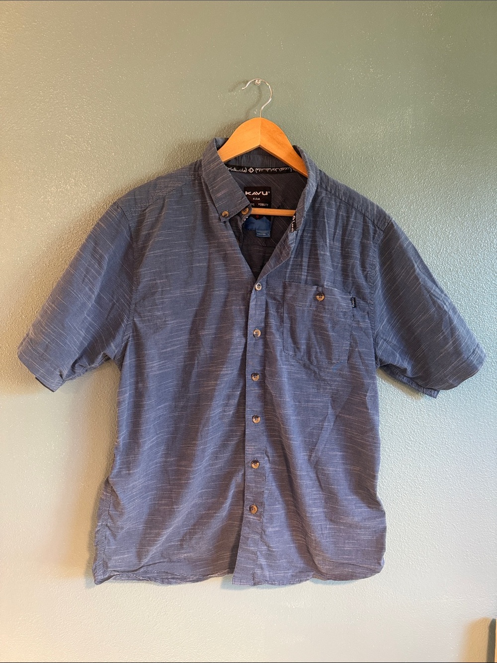 KAVU Men's Short-Sleeve Button-Up Shirt in Blue